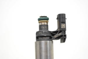 Volkswagen Golf VII (2012–2026) Fuel injector 04E906036AF - 2
