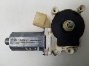 BMW 5 SERIES E60 (2003–2010) Front door window regulator motor 6981141 - 2