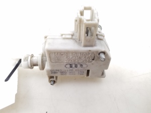 Verrou de bouchon de remplissage de carburant - 8E0862153