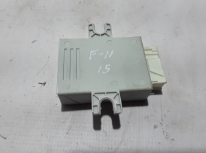 BMW 5 SERIES F11 (2010–2017) Air suspension control unit 6860386 - 2