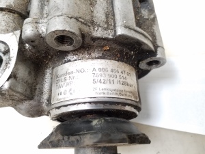Mercedes Benz E-Class W212 (2009–2015) Roolivõimendi pump A0064664701 - 4