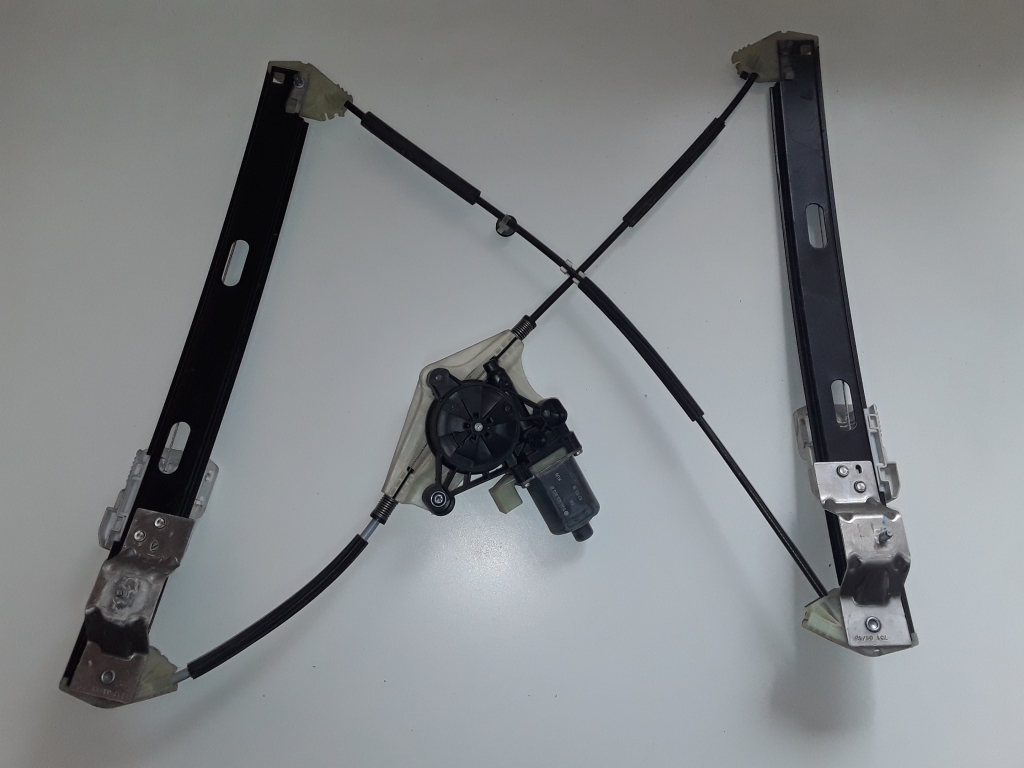 SEAT Leon 3 generation (2012-2020) Front Right Door Window Regulator 5F4837462D 22567065