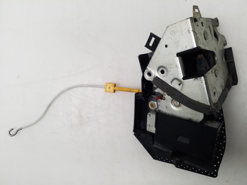 BMW 5 Series E39 (1995-2004) Priekšējo labo durvju slēdzene 8352165 21210430