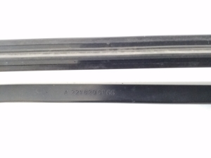  Windshield wiper blade 