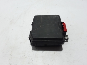 Fuse box bracket under the hood - 284B10001R