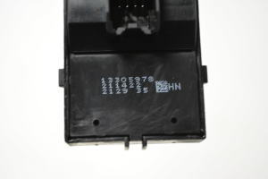 Opel Insignia (2008–2017) Front door glass switch 13305978 - 3