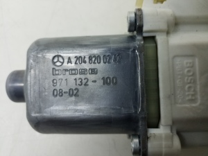 Mercedes Benz C-Class 204 (2007–2014) Esiukse aknatõstuki mootor A2048200242 - 2