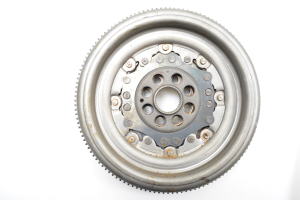  Clutch flywheel 