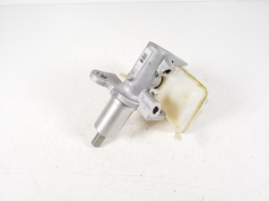 AUDI A8 D4 (2010–2017) Brake master cylinder 8K0611301A - 2