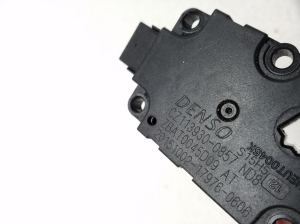 AUDI A8 D4 (2010–2017) Stellmotor Heizungsklappe CZ1139300857 - 2