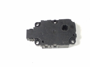 AUDI A8 D4 (2010–2017) Stellmotor Heizungsklappe CZ1139300857 - 3