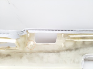  Interior trim of the rear strut 