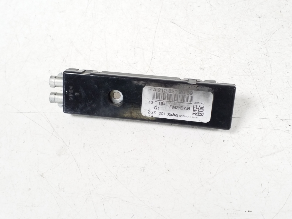Mercedes Benz CLS-Class 218 (2011–2018) Antenas pastiprinātājs A2128202689 Mercedes Benz CLS-Class 218 (2011–2018) Antenas pastiprinātājs A2128202689