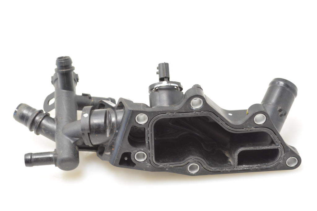 Used NISSAN Qashqai Thermostat housing 110608635R