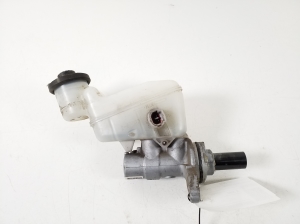  Master cylinder 