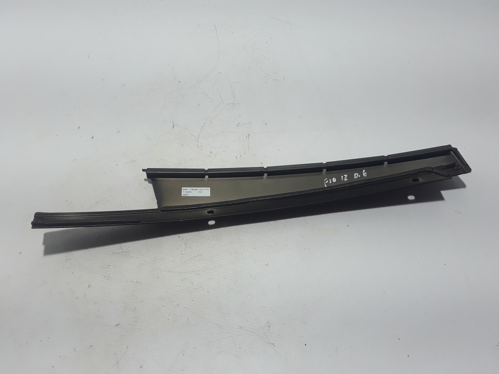 BMW 5 Series F10/F11 (2009-2017) Rear Right Door Window Molding 7182294 22426550