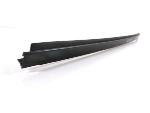  Windscreen strut outer 