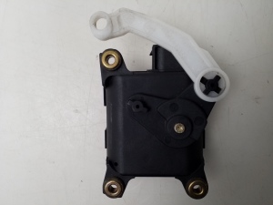 AUDI A4 B6 (2000–2005) Stellmotor Heizungsklappe 0132801149 - 2