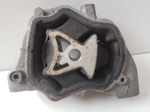  Engine holder 