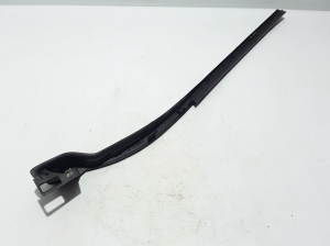  Windscreen strut outer 