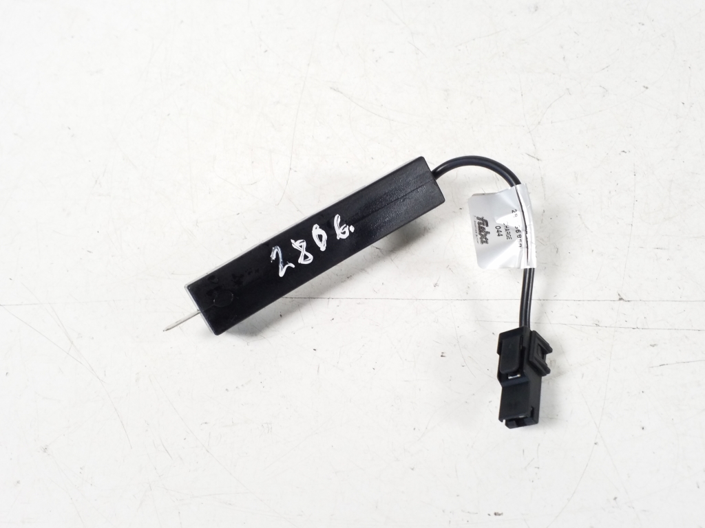 Mercedes Benz E-Class W212 (2009–2015) Antenna amplifier A2128703789 Mercedes Benz E-Class W212 (2009–2015) Antenna amplifier A2128703789