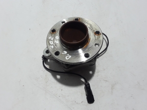 Rear wheel hub - 441558454R