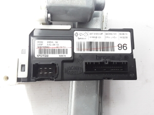 RENAULT Latitude (2010–2017) Priekšējo durvju logu pacēlājs 807210010R - 3