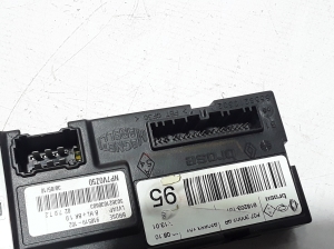 RENAULT Latitude (2010–2017) Esiukse aknatõstuk 807200010R - 3