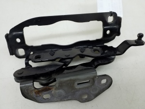   Engine cover hinge 