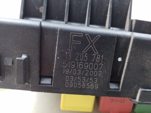 Opel Vectra C (2002–2008) Fuse box in the trunk 13205781 - 3