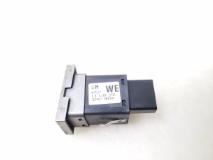 Opel Vectra C (2002–2008) Heated seat switch 13138251 - 3