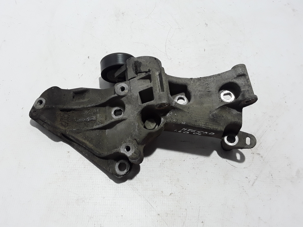 RENAULT Megane 2 generation (2002-2012) Alternator bracket 8200327134 22426776