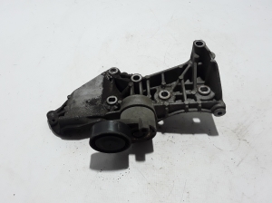 RENAULT Megane II (2002–2009) Lichtmaschinenhalter 8200327134 - 3