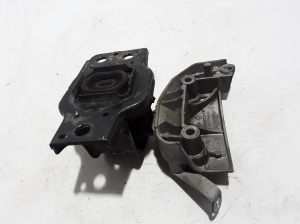 RENAULT Megane II (2002–2009) Engine bracket 8200168002 - 2
