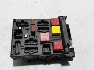Fuse box bracket under the hood - 8200368392