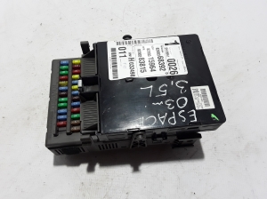 RENAULT Espace IV (2002–2014) Sicherungskastenhalter unter der Motorhaube 8200368392 - 2