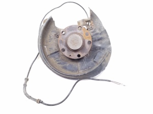 Rear wheel hub