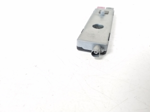 Mercedes Benz E-Class W212 (2009–2015) Antenna amplifier A2129058003 - 3