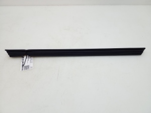 Mercedes Benz C-Class 204 (2007–2014) Esiukse klaasi sisemine liist A2047250165 - 3