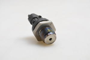 Kia Rio (2005–2011) Fuel rail pressure sensor 0281002706 - 3