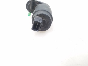 Opel Vectra C (2002–2008) Front windshield washer pump 24439254 - 3