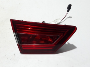 Tail light on trunk lid - 265552424R
