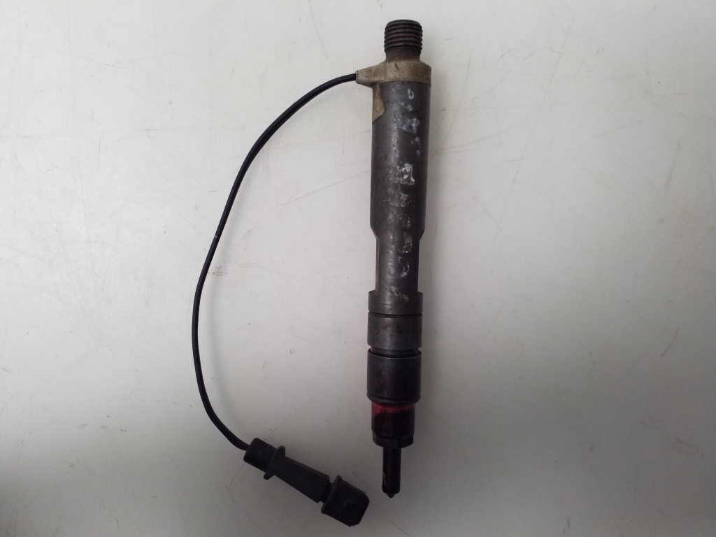Used Volkswagen Vento Fuel injector 028130201J