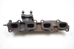  Exhaust manifold 