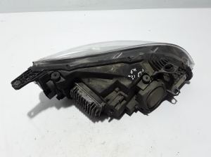 VOLVO V40 (2012–2019) Headlight 31677020 - 3