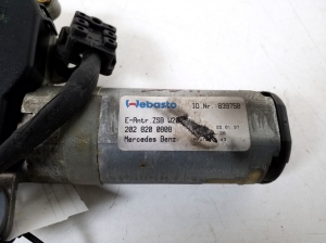 Mercedes Benz C-Class 202 (1993–2001) Schiebedachmotor A2028200808 - 2