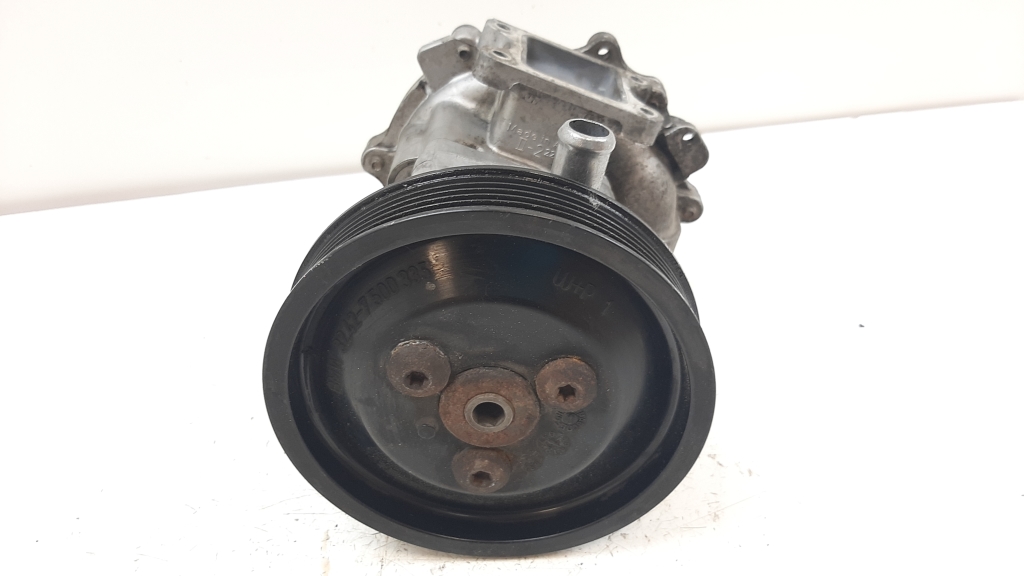 Used BMW 3 SERIES Power steering pump 6756611