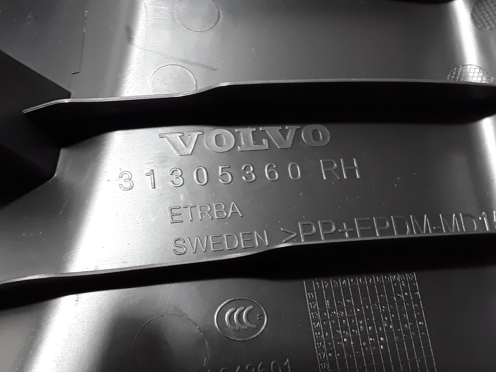VOLVO V40 2 generation (2012-2020) Right Side Pillar Trim 31305360 22427575