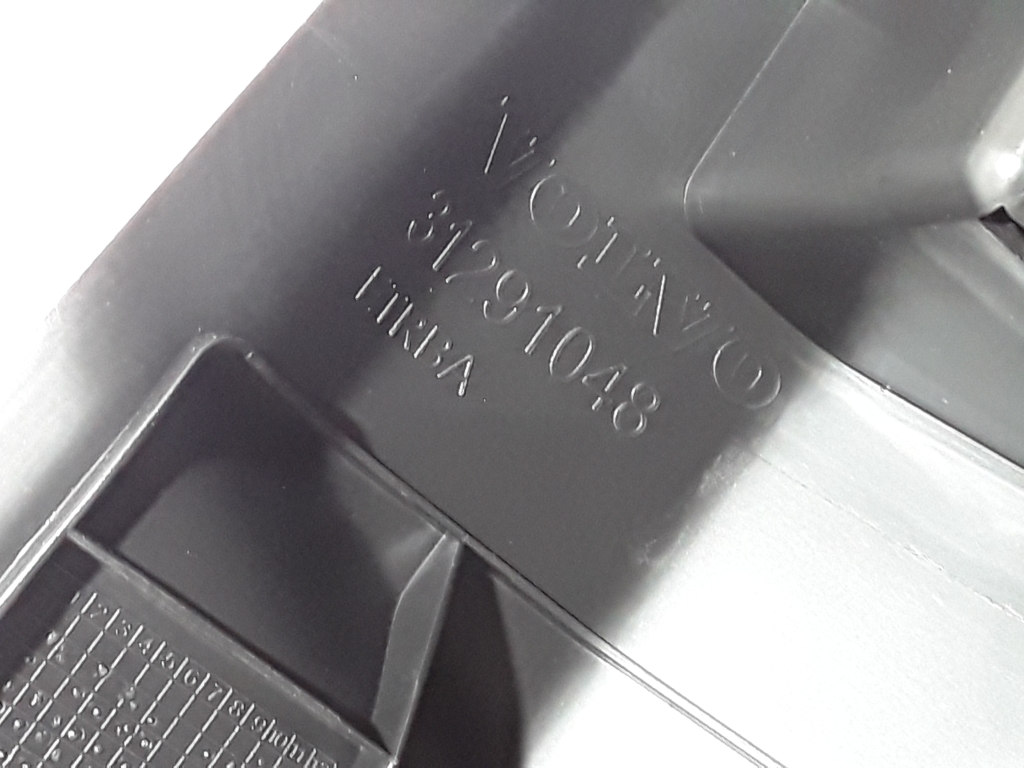 VOLVO V40 2 generation (2012-2020) Обделка замка багажника 31291048 22427553