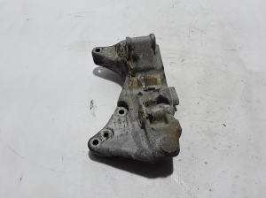 VOLVO V40 (2012–2019) Alternator bracket 31670108 - 2